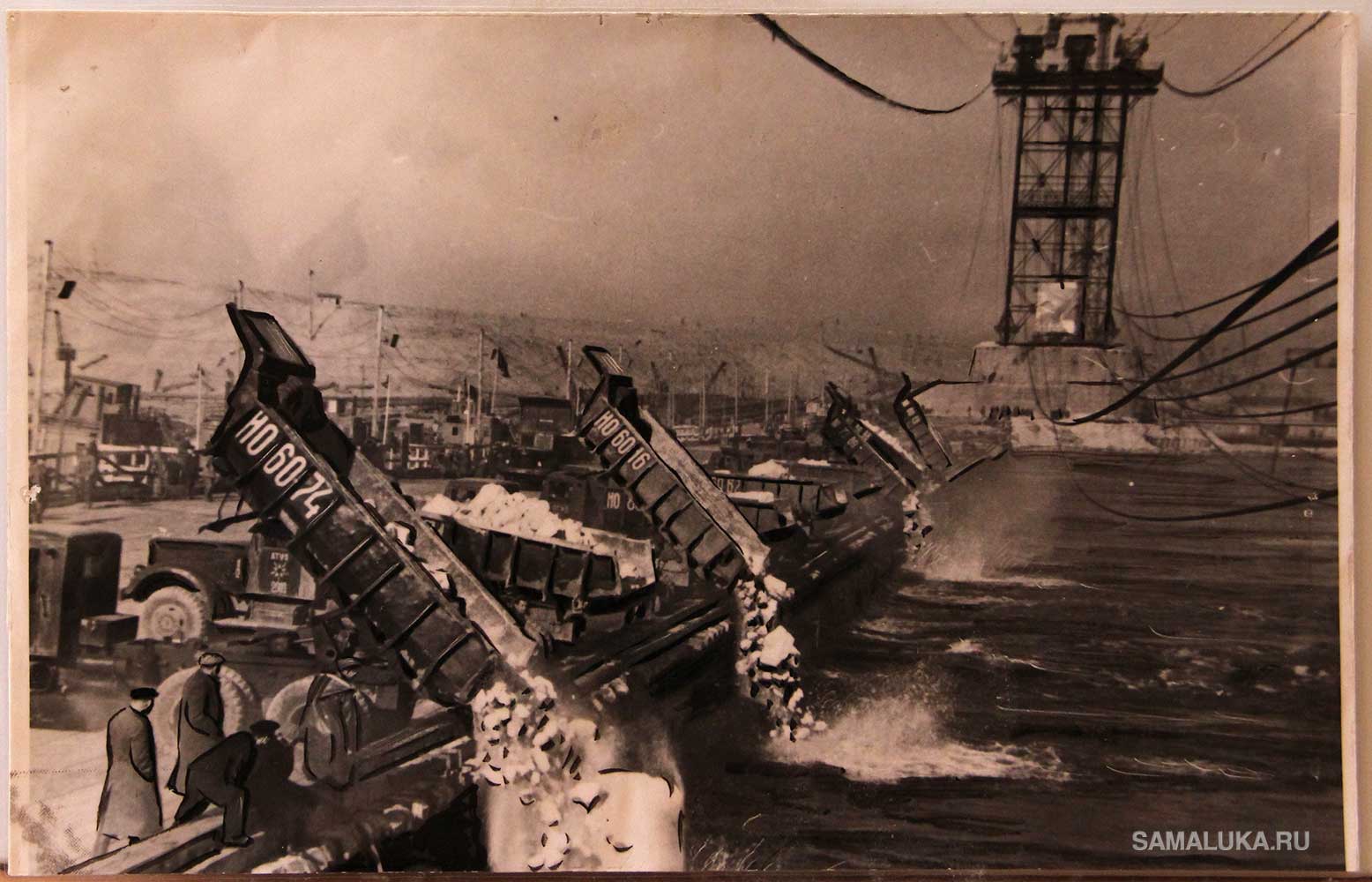 Перекрытие Волги с наплавного моста у г. Могутовой